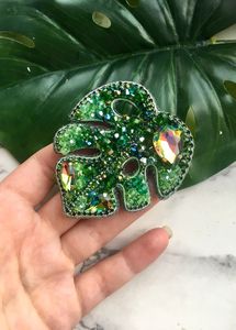 Broche Artesanal Bordado a Mano con Cuentas, Pin Decorativo para Ropa, Chaquetas, Vestidos y Bolsos - Product Image 6