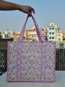 กระเป๋าโท้ทผ้าฝ้ายลายควิลท์พิมพ์ลายด้วยมือ สีส้มชมพู ขนาดใหญ่ แบบสองด้าน ใช้ได้ทั้งแบบสะพายไหล่และถือ เหมาะสำหรับการเดินทาง - Product Image 4