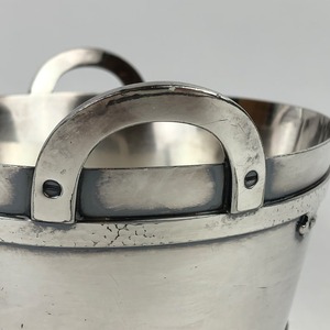 Hielera plateada vintage para múltiples botellas, ideal para estaciones de servicio y para mantener el hielo fresco durante eventos prolongados. - Product Image 5