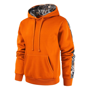Sweat-shirt à capuche en polaire orange pour homme avec manches et poche camouflage, coupe classique, style décontracté, style automne - Product Image 1