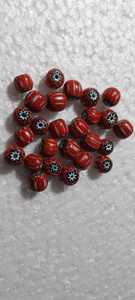 Cuentas de vidrio hechas a mano en negro y beige con formas mixtas de chevron, roseta y estrella, abalorios comerciales, dijes en capas para fabricación de joyas, personalizados al por mayor - Product Image 2