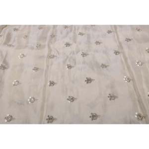Tissu en dentelle Chanderi teignable avec broderie Zari dorée, largeur 44 pouces, vendu au mètre - Product Image 3