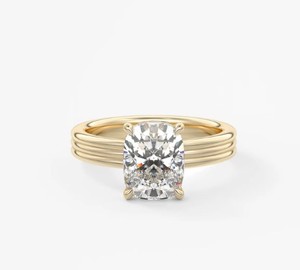 Anillo de Compromiso Solitario de Plata de Ley Chapado en Oro con Moissanita Corte Cojín, Anillo de Boda de Lujo, Elegante Anillo de Promesa, Regalo para Ella - Product Image 1