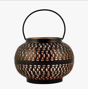 Lanterne à bougie marocaine en métal faite à la main, extérieur noir, intérieur doré, design découpé imprimé UV, décoration bohème pour la maison, pièce maîtresse - Product Image 3