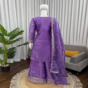 Conjunto VASTRA COTTAGE de Top de Seda, Pantalón Plazzo y Dupatta con Bordado de Hilo y Lentejuelas, Forro Suave de Microfibra, Completamente Cosido, Ropa Étnica Elegante - Product Image 4