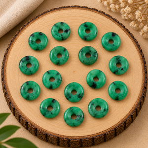 Pendentif Donut Lisse Émeraude 15mm Facetté pour la Fabrication de Bijoux, Guérison par les Cristaux, Énergie Reiki, Breloque de Collier, Vente en Gros - Product Image 5