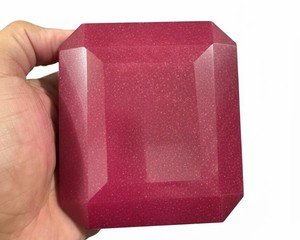 พลอยทับทิมทรงเหลี่ยมเจียระไนแบบคาโบชอง 5000 กะรัต แบบอุ่น สำหรับขายส่งจำนวนมาก เหมาะสำหรับทำเครื่องประดับ - Product Image 1