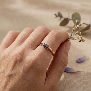 Bague en or rose 14 carats avec diamants noirs baguette, bague minimaliste empilable, bijoux fins pour femmes, cadeau - Product Image 6
