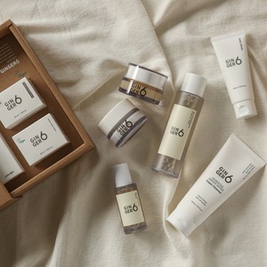 Coffret cadeau avec sérum tonifiant et hydratant pour une peau éclatante, hydratation et effet illuminateur, coffret cadeau de soins vegan et sans cruauté animale - Product Image 4