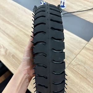 Neumático para Carretilla KM 101, Resistente, Sin Cámara, de Caucho Natural, Construcción Duradera, Gran Capacidad de Carga, para Uso Industrial - Product Image 3