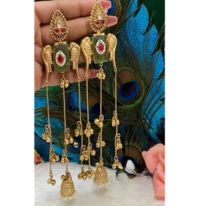 Atractivos Pendientes Largos de Latón Chapado en Oro de Primera Calidad con Moissanita y Kundan, Colección de Moda para Bodas - Product Image 2
