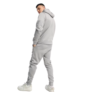 Conjunto de Sudadera con Capucha de Forro Polar para Hombre y Pantalones Jogger Ajustados, Corte Relajado, Bolsillo Canguro, Atuendo Casual de Invierno de Dos Piezas - Product Image 2