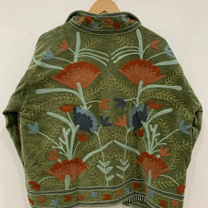 Chaqueta Corta de Invierno Suzani Vintage Hecha a Mano Estilo Bombardero Boho Floral con Bolsillo, Cortavientos y Transpirable Rellena de Algodón - Product Image 4