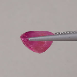 Venta al por mayor de rubí natural rosa suelto de 6.43 quilates, corte cojín 10.5x9.5mm, óptica ligera, certificado IGI para fabricación de joyas - Product Image 2