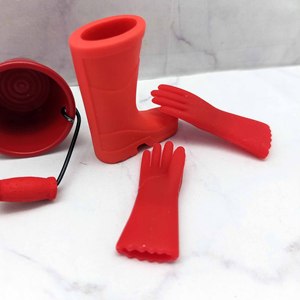 Gants miniatures en silicone rouge, accessoire de maison de poupée, modèle décoratif pour la décoration de chambre et les jeux d'imitation, pour les 14 ans et plus - Product Image 6