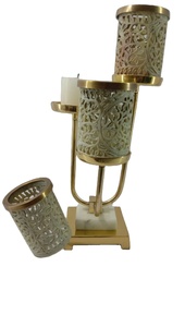 Porte-bougie à 3 bras en laiton sculpté avec pierre |   Support multi-niveaux en pierre ollaire pour bougies chauffe-plat et votives |   Centre de table moderne de luxe, candélabre - Product Image 3