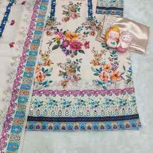 Ensemble prêt-à-porter 3 pièces en mousseline avec imprimés floraux vibrants, comprenant un salwar, une anarkali, un kurta, un pantalon et une dupatta, robe longue. - Product Image 4