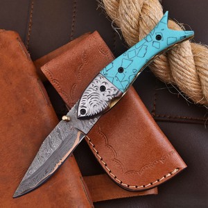 Cuchillo Plegable de Cobre Damasco Forjado a Mano con Mango de Resina Turquesa y Funda de Cuero, Cuchillo de Caza de Bolsillo EDC CuMai Personalizado - Product Image 1