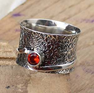Anillo de meditación y antiestrés de plata de ley 925 con granate rojo natural engastado en bisel, hecho a mano, para fiestas, venta al por mayor - Product Image 6