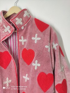 Chaqueta Suzani para Mujer con Bordado de Corazón, Estilo Artesanal, Arte Folclórico Tradicional con un Toque Bohemio Moderno - Product Image 6