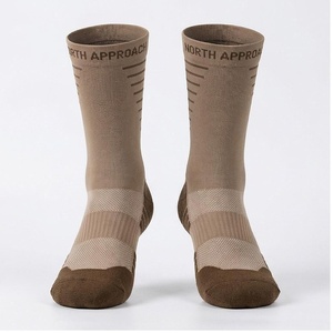 Chaussettes de randonnée respirantes North Approach pour adultes, idéales pour les sports de plein air et la saison printanière - Product Image 1
