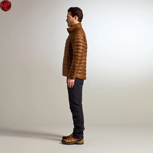 Doudoune marron matelassée pour homme, imperméable et coupe-vent, avec col montant et fermeture éclair, idéale pour les voyages en extérieur, style décontracté uni - Product Image 4