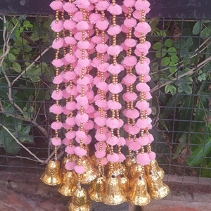 Guirlande murale élégante en soie avec pompons, style traditionnel indien, personnalisable en taille/couleur, durable et réaliste - Product Image 1