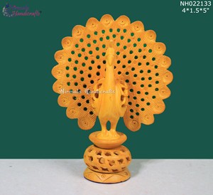Statue de paon dansant en bois de style bohème traditionnel avec découpes Jali |   Figurine d'oiseau ajourée sculptée à la main par Nirmala Handicrafts - Product Image 4