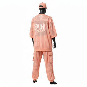 Conjunto de 2 piezas para hombre de tela de malla de alta calidad, 180 GSM, ligero, transpirable, color melocotón, con logo sublimado. - Product Image 2