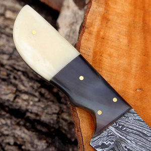Cuchillo de Caza de Acero de Damasco para Exteriores con Mango de Madera Natural para Camping, Senderismo, Pesca y Bushcraft - Product Image 4