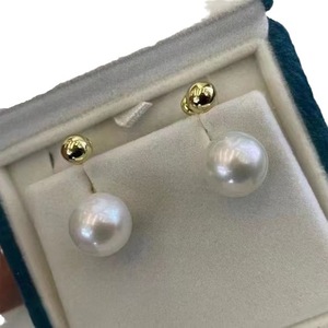 Boucles d'oreilles en perles d'eau douce Edison 11-12 mm blanches et violettes, argent S925, design simple, forme ronde, forte brillance et faibles défauts - Product Image 5