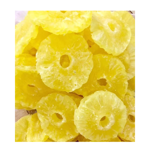 Trozos de piña naturalmente dulce y seca, ingrediente de fruta para aplicaciones en confitería, bebidas y postres. - Product Image 5