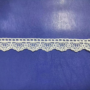 Tela de organza de nailon 100% elástica de secado rápido y calidad premium con ribete de encaje blanco con diseño de conchas festoneadas para vestidos de novia - Product Image 1