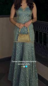 ชุดส่าหรีผ้าชีฟองปักลายดอกไม้สีฟ้าสำหรับฤดูร้อน พร้อมผ้าคลุมไหล่ เหมาะสำหรับงานแต่งงานและงานเลี้ยงสำหรับผู้หญิง - Product Image 4