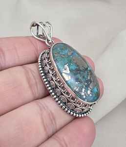Colgante de Plata de Ley 925 con Turquesa Natural de Arizona, Cabujón Ovalado, Joyería Artesanal con Piedras Preciosas - Product Image 2