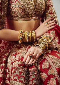 Vestido de novia pakistaní premium en rosa polvoriento y lavanda plateado, lehenga choli nupcial escultural con diseño audazmente estructurado y acolchado. - Product Image 2