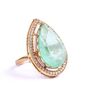 Anillo llamativo con halo de plata y gema verde talla pera con acabado en oro vintage para compromiso, uso étnico y diario. - Product Image 1