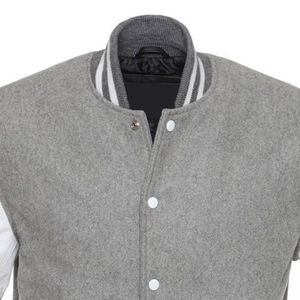 Veste varsity grise pour homme avec manches blanches, fermeture à boutons, style preppy, col rabattu, coupe classique, vêtement d'automne - Product Image 6