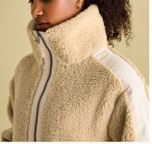 เสื้อฮู้ดครอปซิปหน้าแฟชั่นสำหรับผู้หญิงปี 2026 เสื้อสเวตเชิร์ตสั้นทันสมัยมีกระเป๋า เสื้อสเวตเชิร์ตผู้หญิงแบบซิปครึ่งตัว - Product Image 4