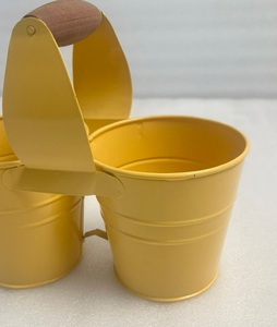 Macetero Decorativo de Hierro con Diseño Elegante y Acabado en Recubrimiento de Polvo Amarillo para Sala de Estar, Jardín, Patio y Balcón - Product Image 4