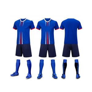 เสื้อกีฬาฤดูร้อนสำหรับผู้ชาย ระบายอากาศได้ดี ผลิตจากโพลีเอสเตอร์ พิมพ์ชื่อได้ ชุดฟุตบอลแห้งเร็ว MOQ ต่ำ - Product Image 4