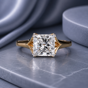 Bague solitaire en diamant de laboratoire taille princesse, argent sterling S925 plaqué or jaune, bijoux fins contemporains - Product Image 1