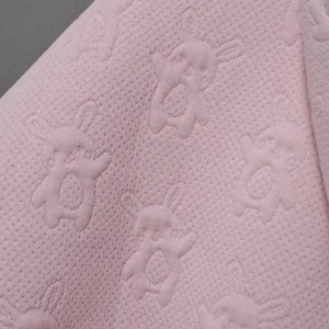 เสื้อฮู้ดครอปปักลาย LOVE สีชมพูสำหรับผู้หญิง - Product Image 5
