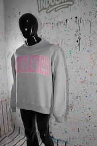 Sudadera oversize de algodón 100% de alto gramaje con cuello simulado y aplique rosa, color gris melange, de moda para mujer, Finer Threads - Product Image 4