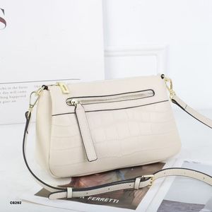 Sac bandoulière pour femme en cuir de vachette gaufré crocodile BQC8292 avec sangle réglable et poches zippées - Product Image 3