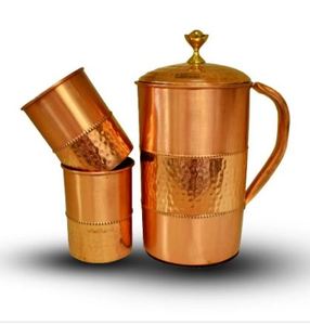 Service de carafes en cuivre pour tables d'hôtellerie de luxe, ensemble de service d'eau en métal avec verres, durable et réutilisable pour la cuisine. - Product Image 1