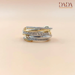 Bague de luxe en or bicolore avec diamants ronds brillants entrelacés, bijou raffiné et élégant - Product Image 5