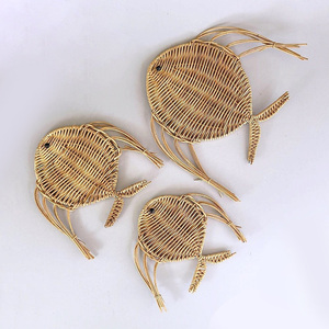 Precioso conjunto de decoración de pared tejida con peces para fiestas de cumpleaños infantiles, estilo playero, colgantes de pared de ratán. - Product Image 1