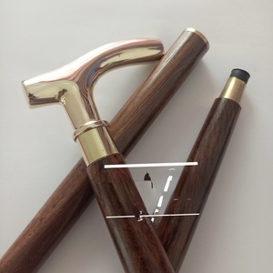 Bâtons de marche rustiques modernes en bois naturel écologique avec poignée en laiton poli, idéaux pour les cadeaux - Product Image 4