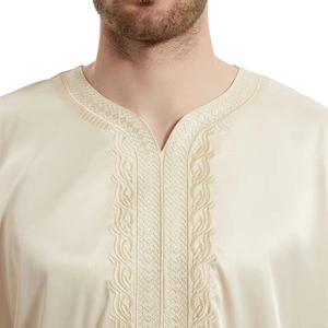 Nouvelle Arrivée Vêtements Islamiques Modestes Tenues Décontractées Vente en Gros Thobes Simples pour Hommes en Coton Longueur Ras du Sol Respirant Léger - Product Image 5